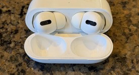 Used
													Apple AirPods Pro - Wireless Case, photo 2 of 8