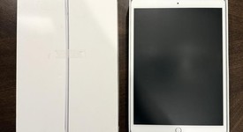 Mint
													Apple iPad Air 3rd Gen - Unlocked, Silver, 256 GB, photo 4 of 11