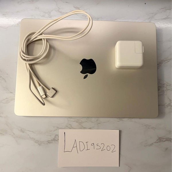 MacBook Air 2022 (M2) - 13 inch - 256 GB, Starlight, 8 GB, Apple M2