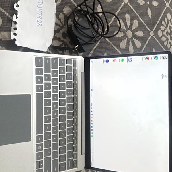 Microsoft Surface Laptop Go 2 - 256 GB, Platinum, 16 GB, Intel Core i5