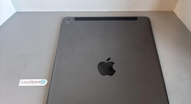 Fair
													Apple iPad 9th Gen - Unlocked, Gray, 64 GB, A2603, photo 3 of 6
