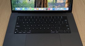 Mint
													MacBook Pro 2024 - 16" - Apple M4 Max 16-core, Space Black, 2 TB, 128 GB, photo 1 of 9
