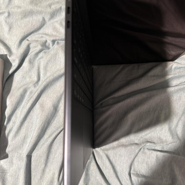 MacBook Air 2025 (M4) - 13 inch - Apple M4, Midnight, 256 GB, 16 GB