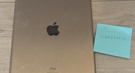 Good
													Apple iPad 8th Gen - Unlocked, Gold, 128 GB, A2428, photo 3 of 7