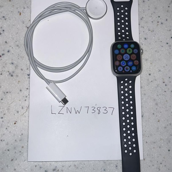 Apple Watch Series 8 45mm - Silver, A2771 - GPS, Nike