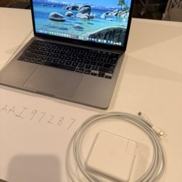 MacBook Pro 2020 - 13 inch - 1 TB, Gray, 32 GB, Intel Core i7