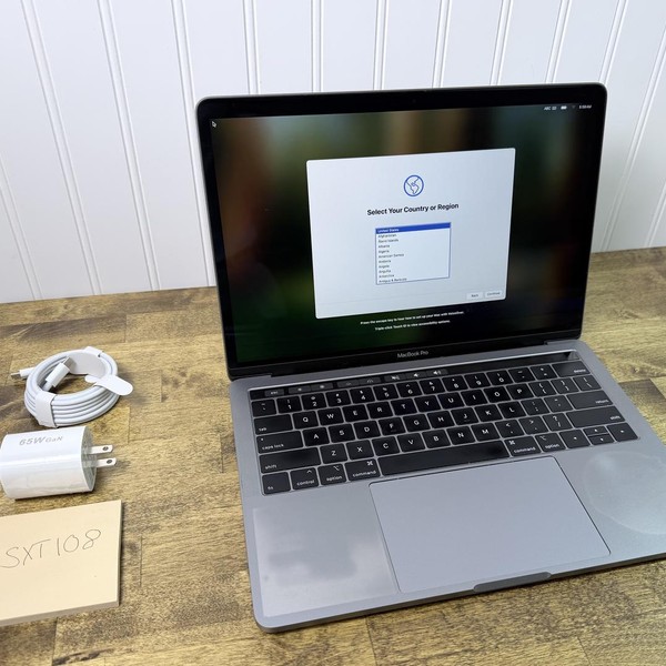 MacBook Pro 2018 (With Touch Bar) - 13 inch - 512 GB, Gray, 16 GB, Intel Core i7