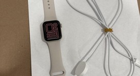 Fair
													Apple Watch SE 2nd Gen 40mm - Unlocked, Silver, A2726 - Cellular, Aluminum, photo 1 of 6