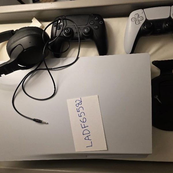 PlayStation 5 Standard Edition (2020) - 825 GB, White, Standard Edition