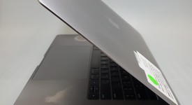 Fair
													MacBook Pro 2017 (With Touch Bar) - 15" - I7, Gray, 512 GB, 16 GB, photo 3 of 4