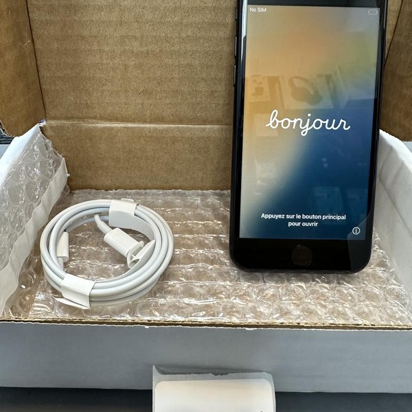 Apple iPhone SE 3rd Gen 2022 - Unlocked, Midnight, 64 GB, A2595