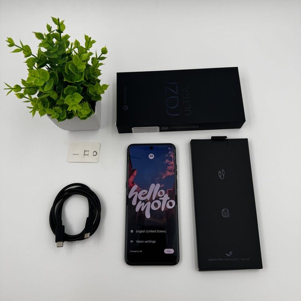 Motorola Razr Ultra (2025) - T-Mobile, 512 GB, PANTONE Scarab, 16 GB