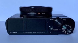Mint
													Sony Cyber-shot RX100 IV, photo 4 of 10