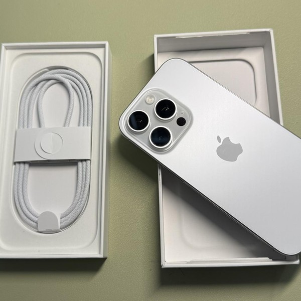 Apple iPhone 16 Pro - Unlocked, 256 GB, White, A3083