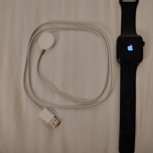 Apple Watch Series 5 44mm - Gray, A2093 - GPS, Aluminum