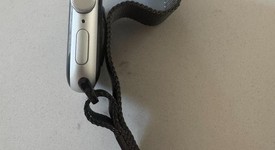 Good
													Apple Watch SE 1st Gen 40mm - Silver, A2351 - GPS, Aluminum, photo 3 of 5