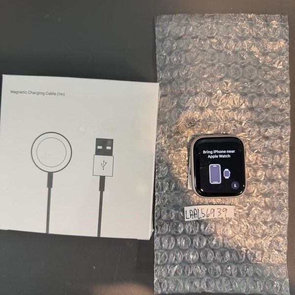 Apple Watch SE 2nd Gen 44mm - Silver, A2723 - GPS, Aluminum