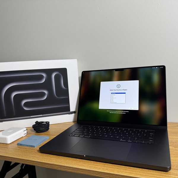 MacBook Pro Late 2023 (M3) - 16 inch - 512 GB, Black, 36 GB, Apple M3 Pro 12-core, 18-core GPU