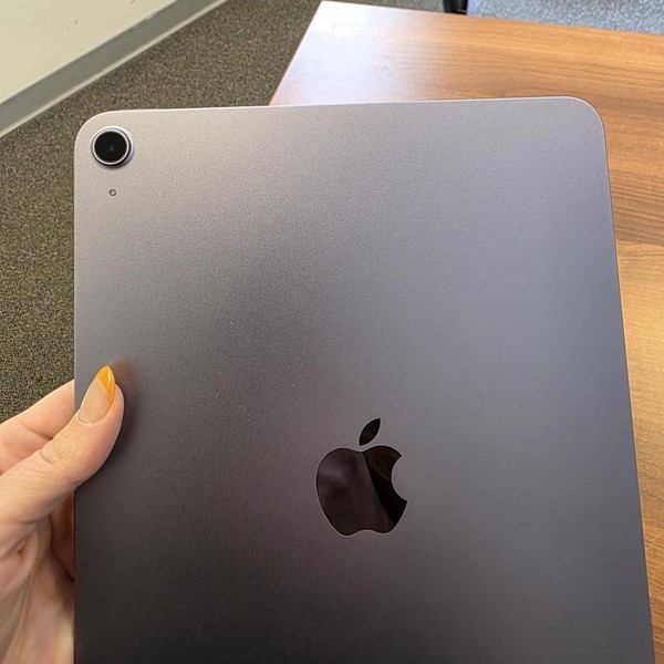 Apple iPad Air 5th Gen - Wi-Fi, 256 GB, Purple, A2588