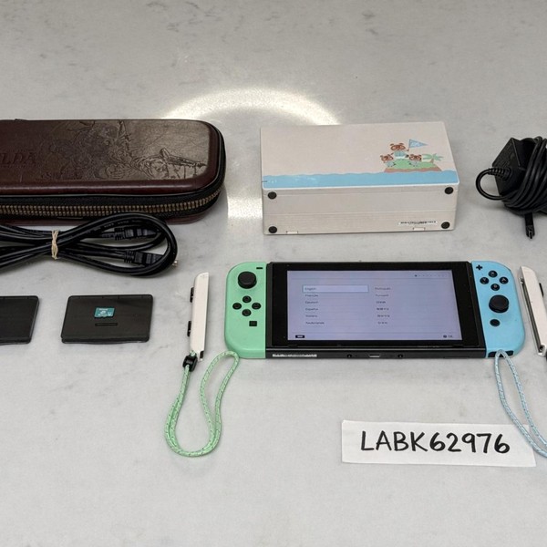 Nintendo Switch - 32 GB, Animal Crossing: New Horizons