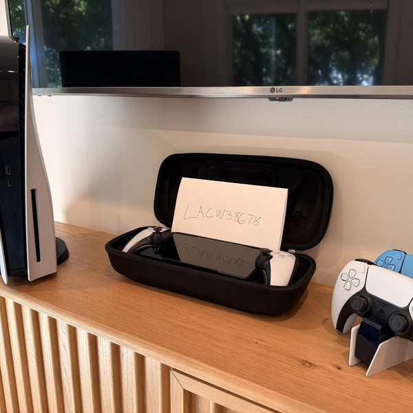 PlayStation 5 Standard Edition (2020) - 825 GB, White, Standard Edition