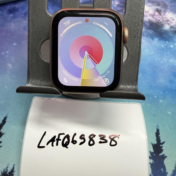 Apple Watch Series 4 40mm - Unlocked, Gold, A1975 - Cellular, Aluminum