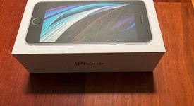 Good
													Apple iPhone SE 2nd Gen 2020 - Unlocked, White, 64 GB, A2275, photo 4 of 4