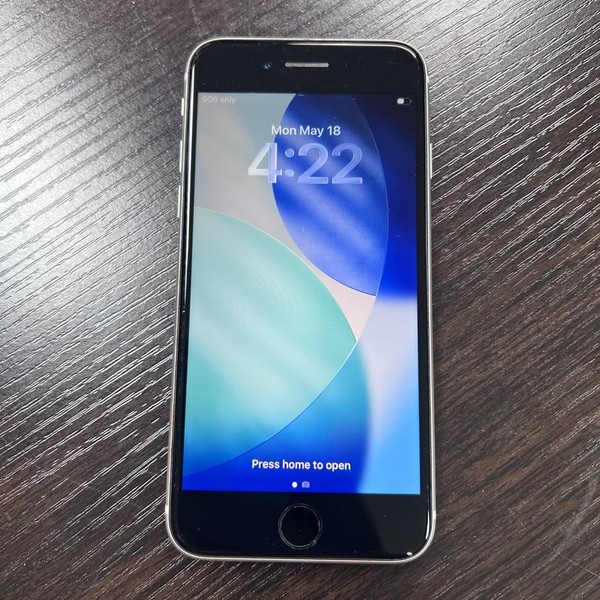 Apple iPhone SE 3rd Gen 2022 - Unlocked, 128 GB, Starlight, A2595