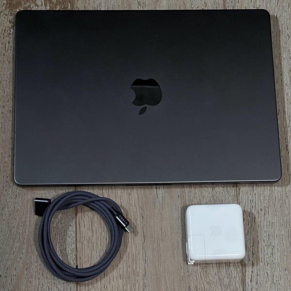 MacBook Pro Late 2023 (M3) - 14 inch - 512 GB, Black, 18 GB, Apple M3 Pro 12-core, 14-core GPU