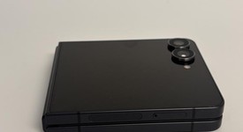 Good
													Samsung Galaxy Z Flip7 - Unlocked, Jet Black, 256 GB, 12 GB, SM-F766U1, photo 3 of 10