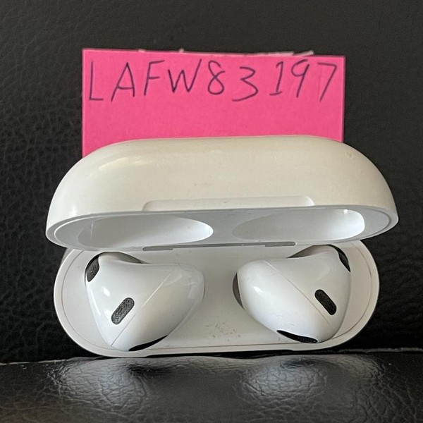 Apple AirPods (3rd Gen) - Lightning Case