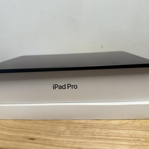 Apple iPad Pro 11 inch (M4) 2024 - Unlocked, 256 GB, Black, 8 GB, A2837, Standard Glass