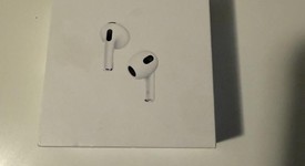 New
													Apple AirPods 3rd Gen - MagSafe Case, photo 2 of 3