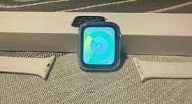Good
													Apple Watch SE 1st Gen 40mm - Unlocked, Silver, A2353 - Cellular, Aluminum, photo 4 of 12