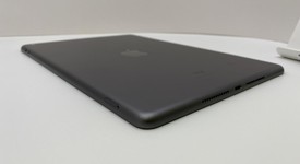 Good
													Apple iPad 7th Gen - Unlocked, Gray, 32 GB, A2200, photo 4 of 5