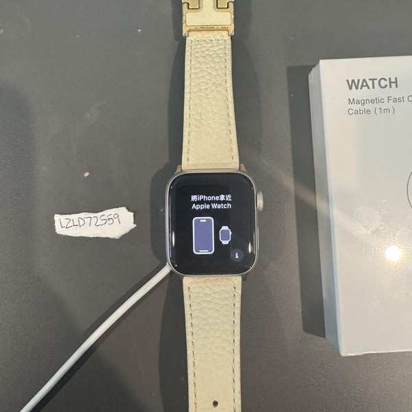 Apple Watch SE 2nd Gen 40mm - Unlocked, Starlight, A2726 - Cellular, Aluminum