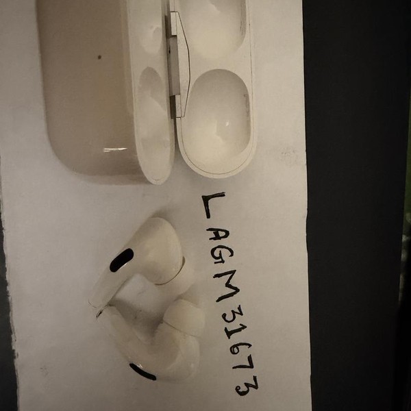 Apple AirPods Pro - MagSafe Case