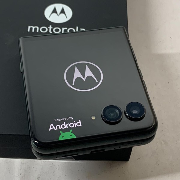 Motorola Razr Ultra (2025) - Unlocked, 512 GB, PANTONE Scarab, 16 GB