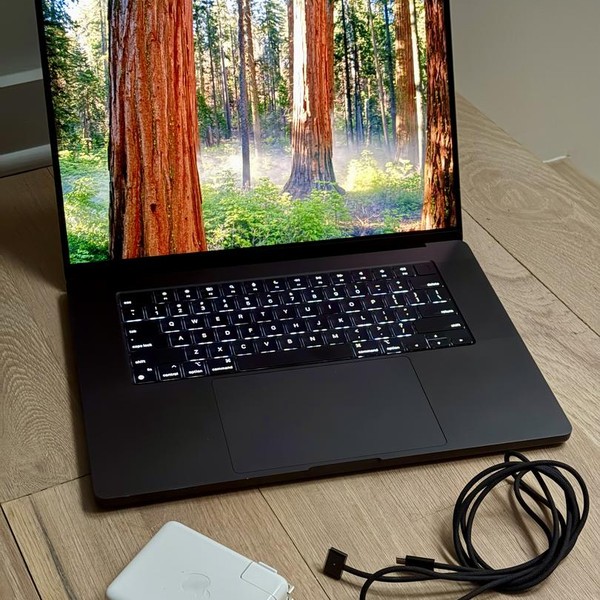 MacBook Pro Late 2023 (M3) - 16 inch - 512 GB, Black, 36 GB, Apple M3 Pro 12-core, 18-core GPU