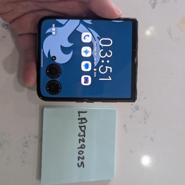 Motorola Razr Plus (2024) - Unlocked, 256 GB, Navy Blue, 12 GB