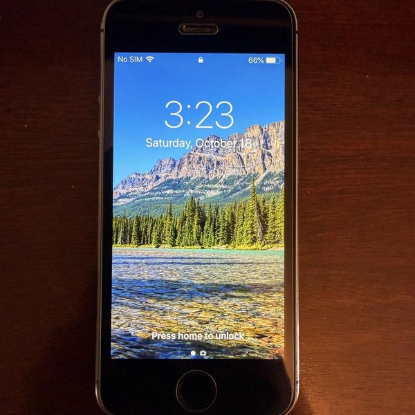 Apple iPhone 5S - Unlocked, 64 GB, Silver, A1533