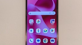 Mint
													Motorola Razr Plus (2025) - Unlocked, Hot Pink, 256 GB, 12 GB, photo 1 of 11