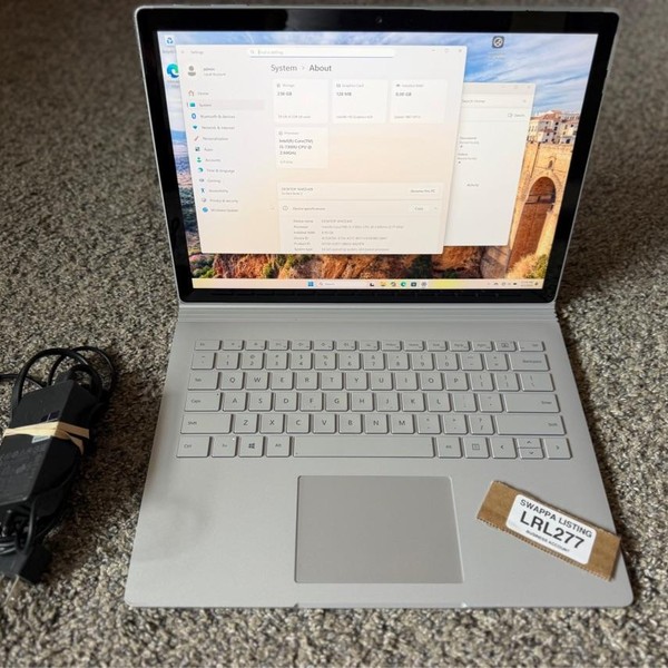 Microsoft Surface Book 2 13.5 inch - 128 GB, 8 GB, Intel Core i5