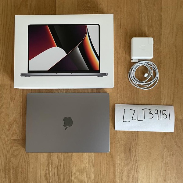 MacBook Pro 2021 - 14 inch - 2 TB, Gray, 64 GB, Apple M1 Max