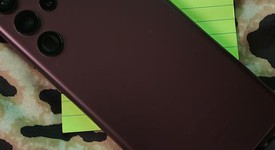 Good
													Samsung Galaxy S22 Ultra - Unlocked, Burgundy, 256 GB, 12 GB, SM-S908U1, photo 2 of 3