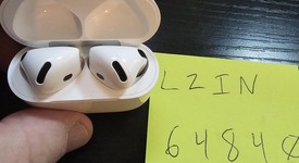 Used
													Apple AirPods 4th Gen - Active Noise Cancellation, photo 3 of 5
