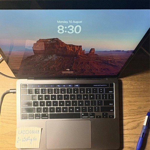 MacBook Pro 2020 - 13 inch - 256 GB, Silver, 8 GB, Intel Core i5