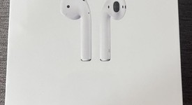 New
													Apple AirPods 2nd Gen - Lightning Case, photo 1 of 3