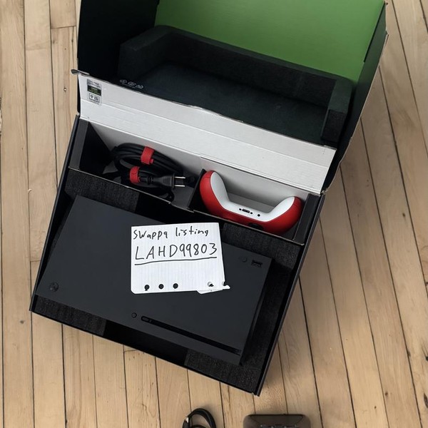 Xbox Series X (2020) - 1 TB, Black, standard