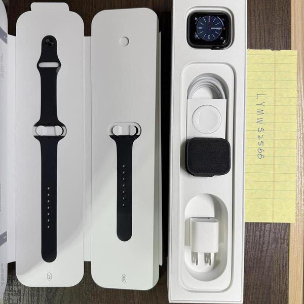 Apple Watch Series 5 40mm - Gray, A2092 - GPS, Aluminum